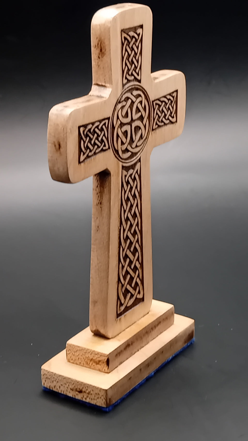 Beech wood Celtic cross detail view