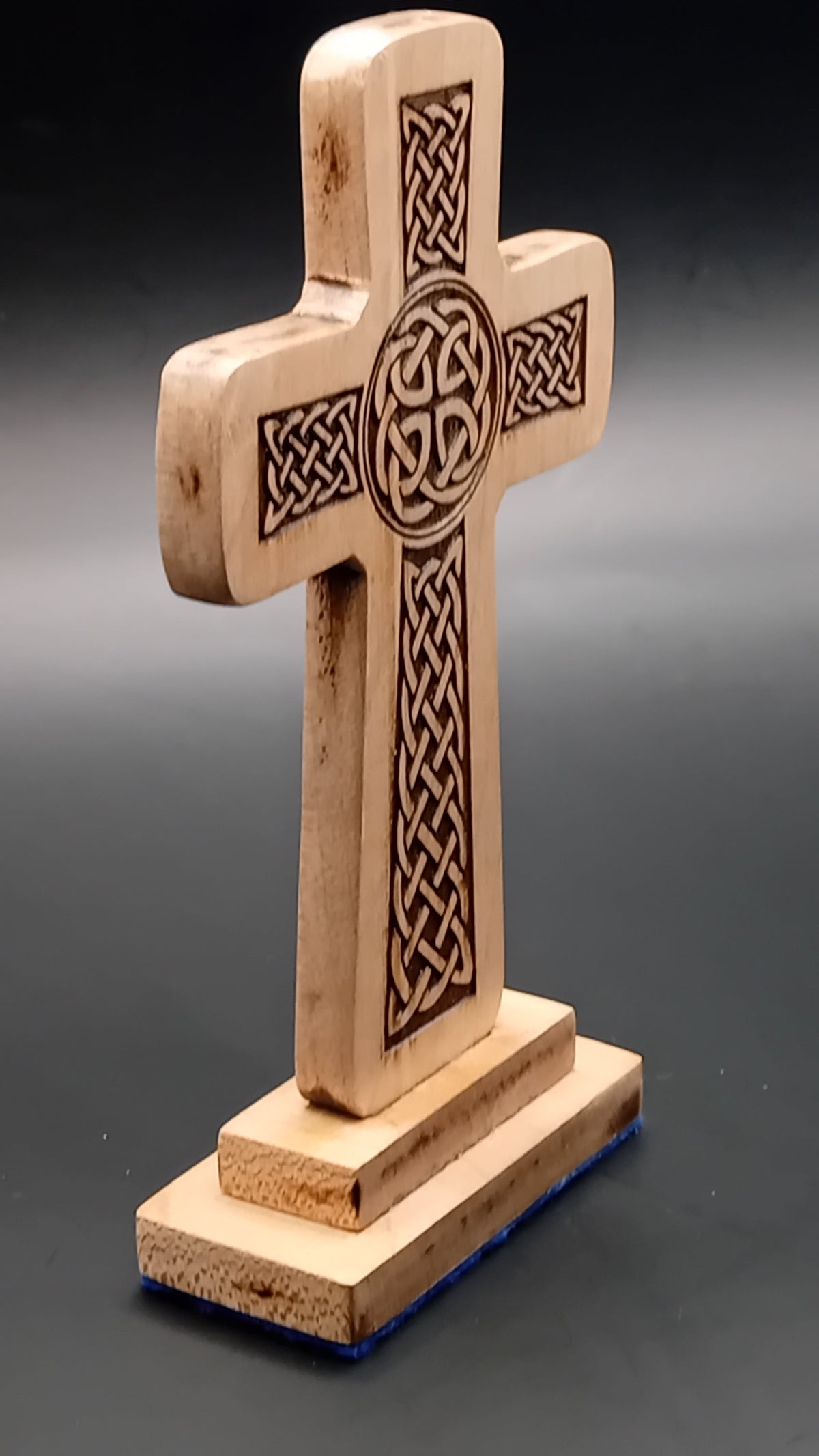 Beech wood Celtic cross detail view